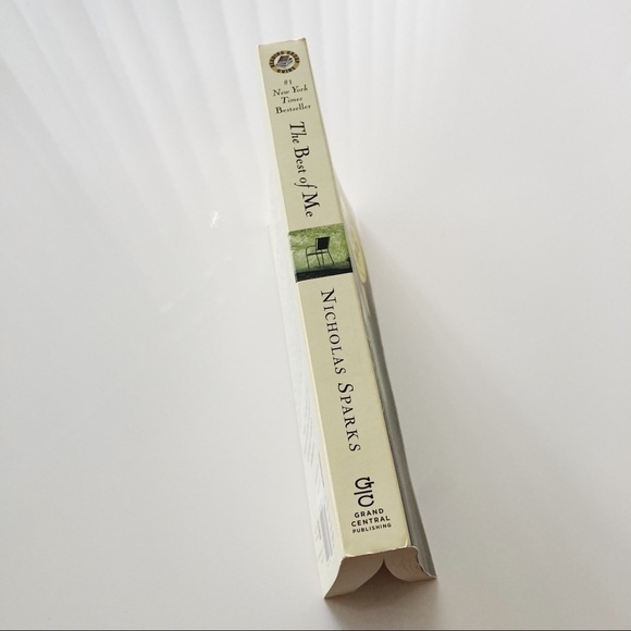 𝅺3/$20 Hachette Books THE BEST OF ME by Nicholas Sparks - Picture 3 of 8